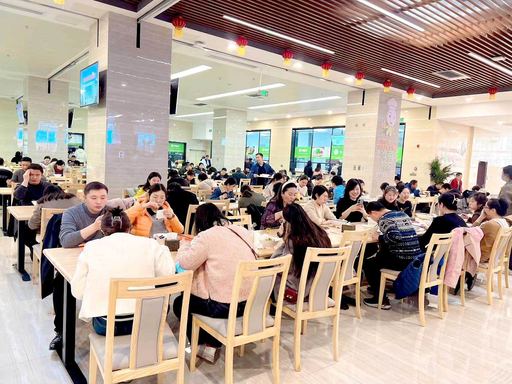 打造員工“滿意食堂”，食堂承包公司運(yùn)營秘訣